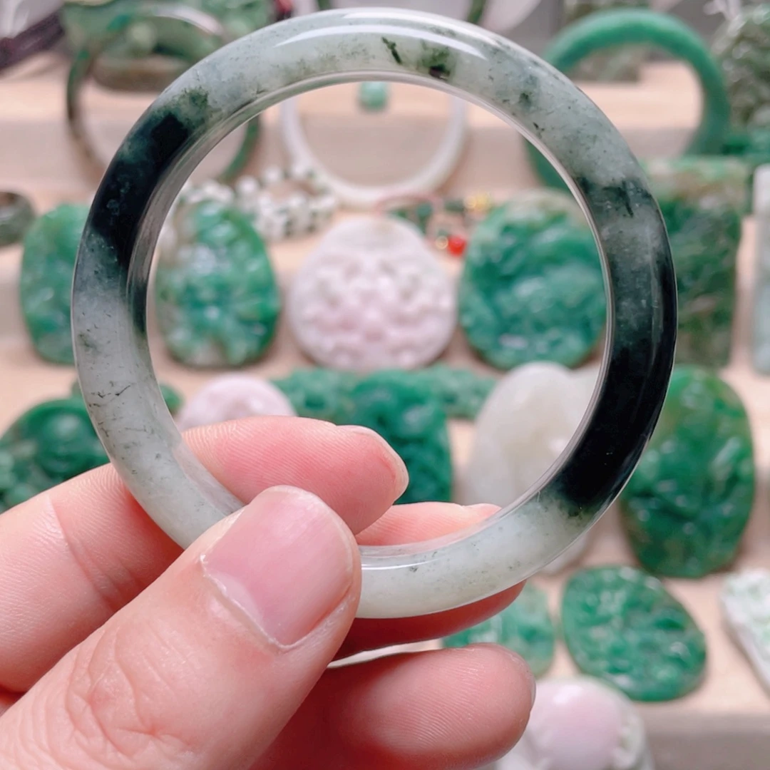 独山玉未镶嵌手镯