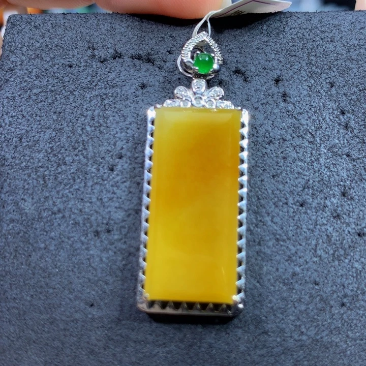 翡翠18K金镶嵌颈饰翡翠