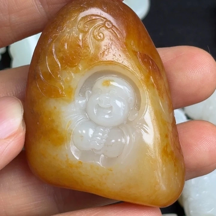 颈饰未镶嵌和田玉（白玉）