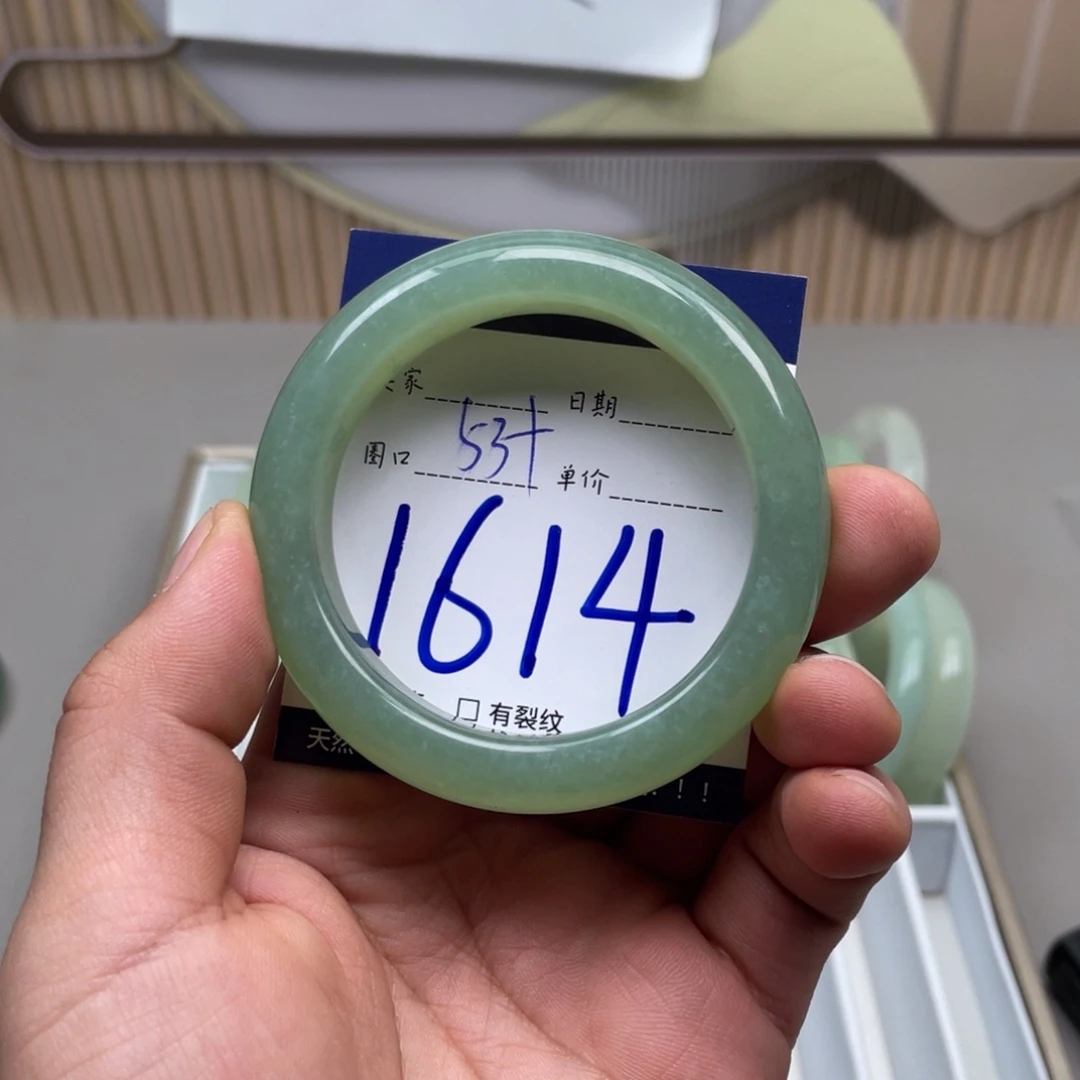 岫玉手镯手镯未镶嵌