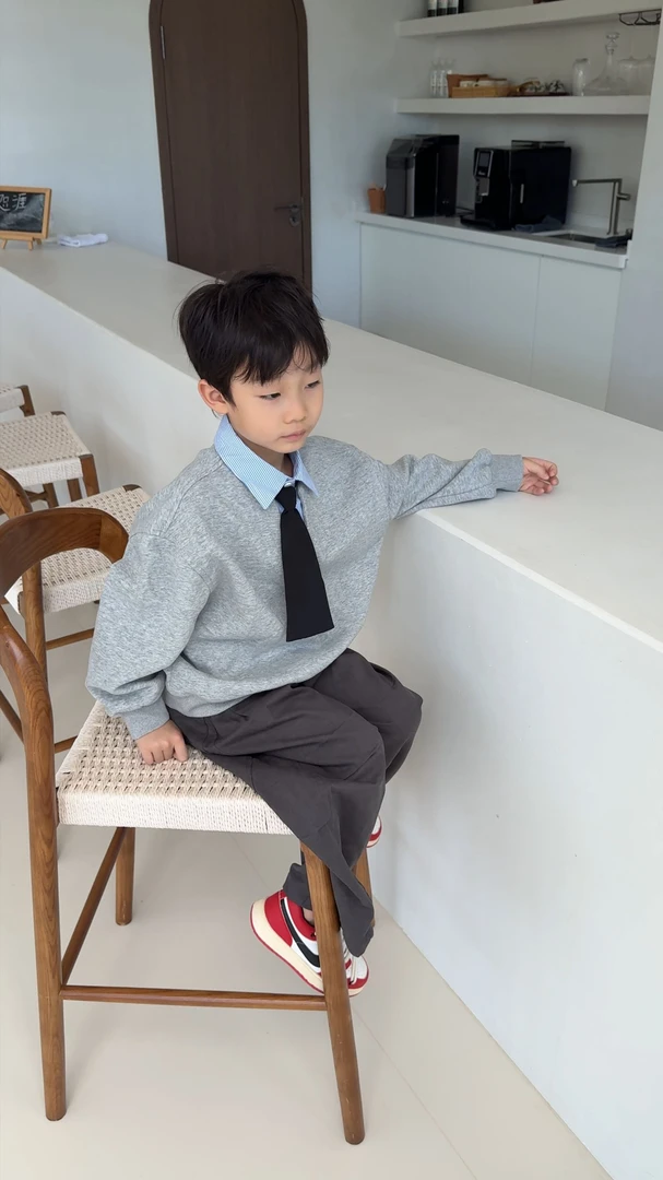 拳妈2025秋季新款假两件男童韩系高街休闲宽松套头卫衣Y570913