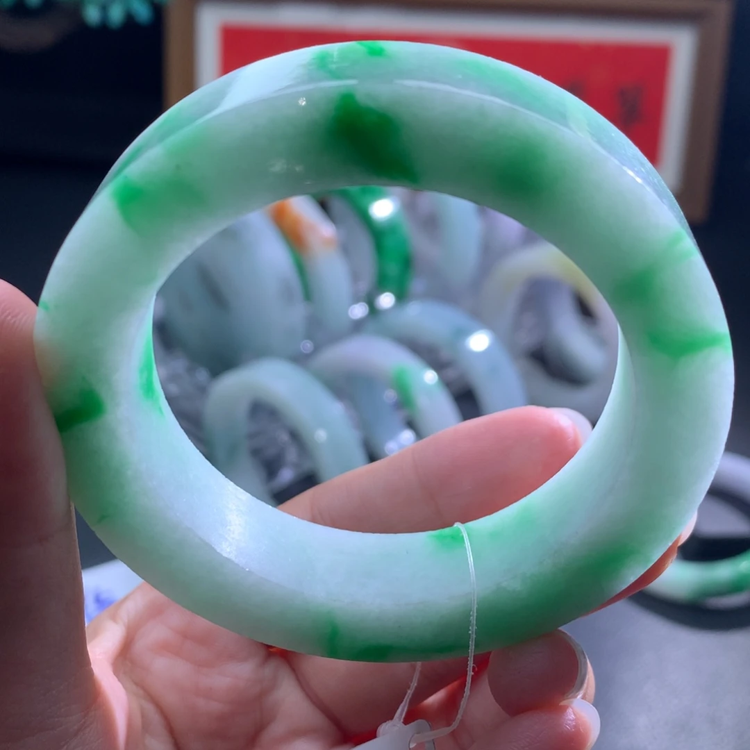 定制翡翠未镶嵌翡翠手镯