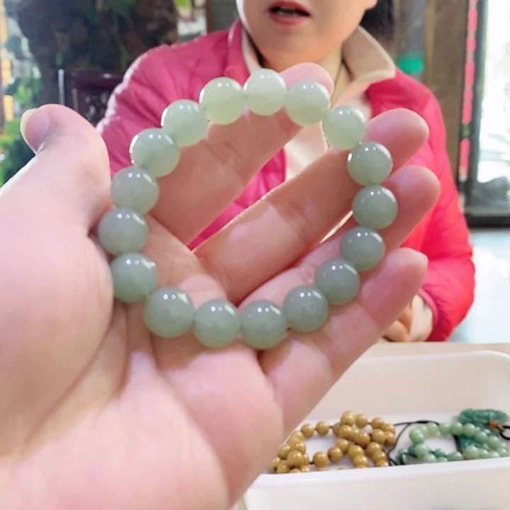 密玉（石英质玉）颈饰未镶嵌