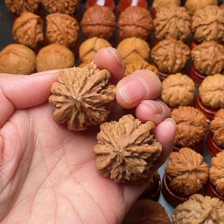 文玩核桃吊坠八棱