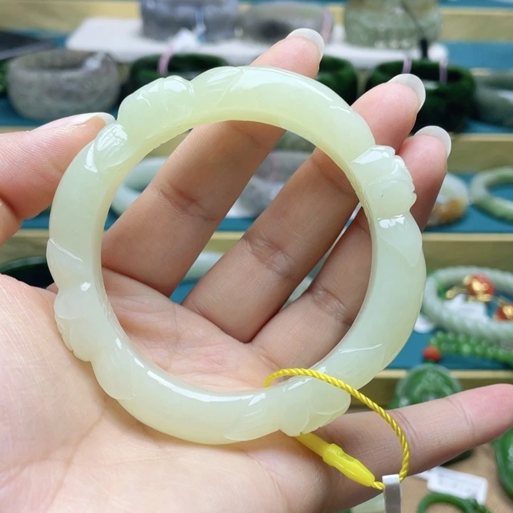 和田玉手镯圈口57    编号94未镶嵌