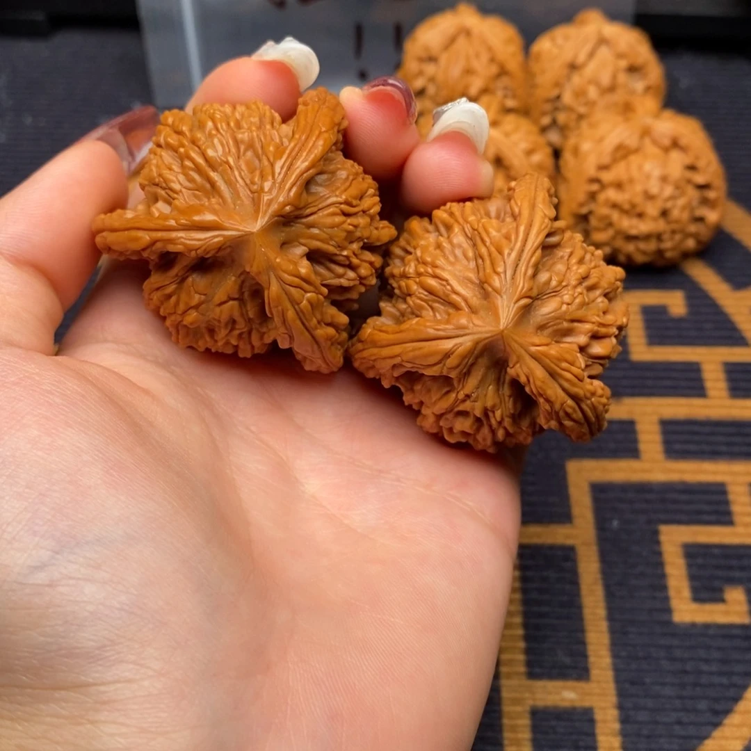 石***头文玩核桃吊坠白狮子