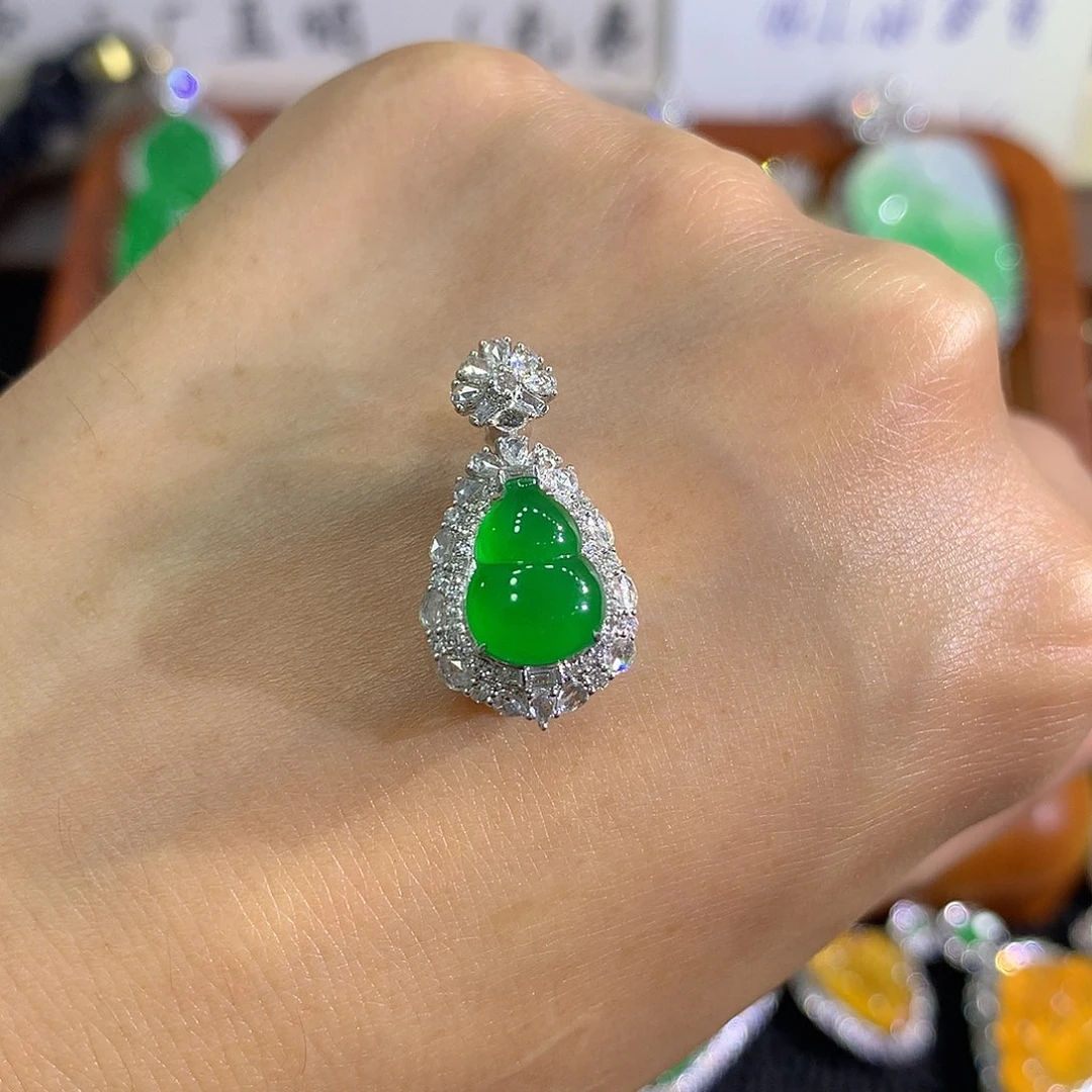 翡翠18K金镶嵌吊坠(不含链)葫芦