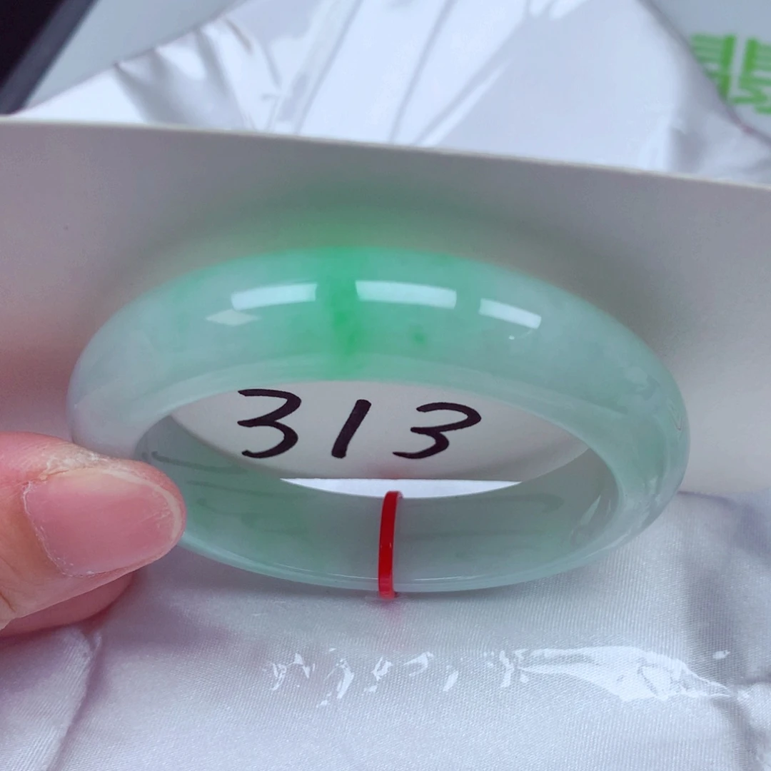 翡翠手镯未镶嵌翡翠