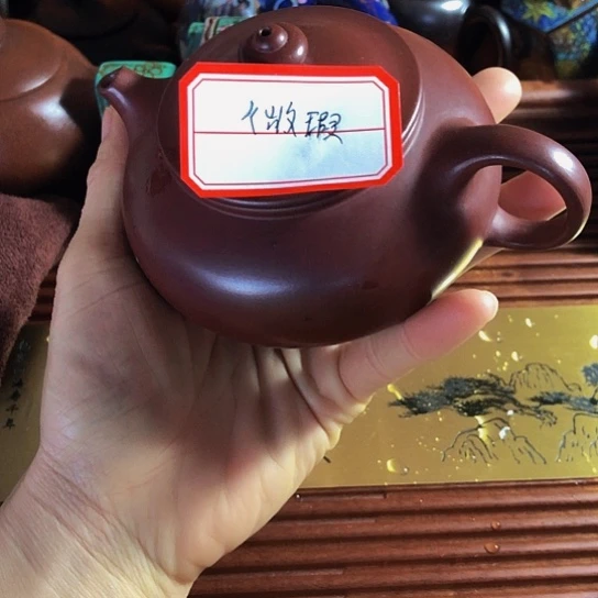 紫砂茶壶原矿泥料手工制作的紫砂壶。