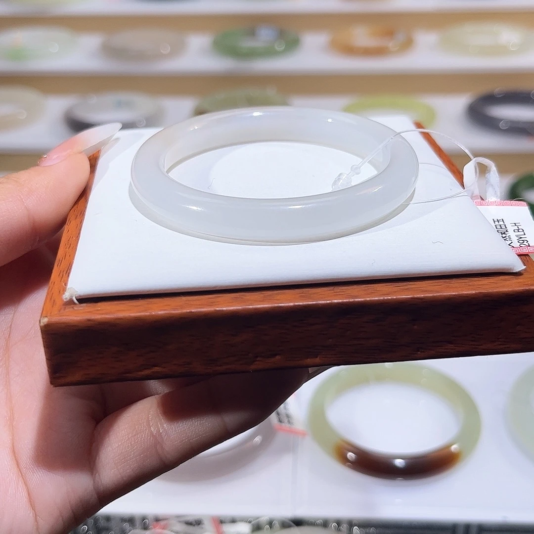 和田玉未镶嵌手镯白冰透