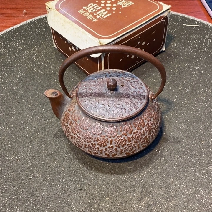 王***兔瓷片陶瓷艺术品制作工艺品