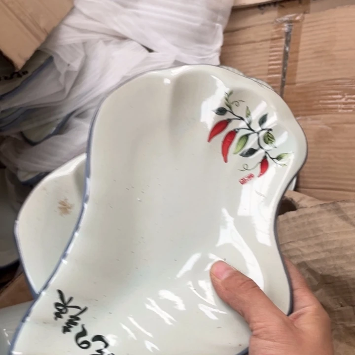陶瓷盘子碗砂锅都有