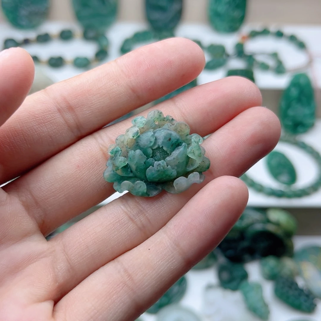 独山玉未镶嵌挂件