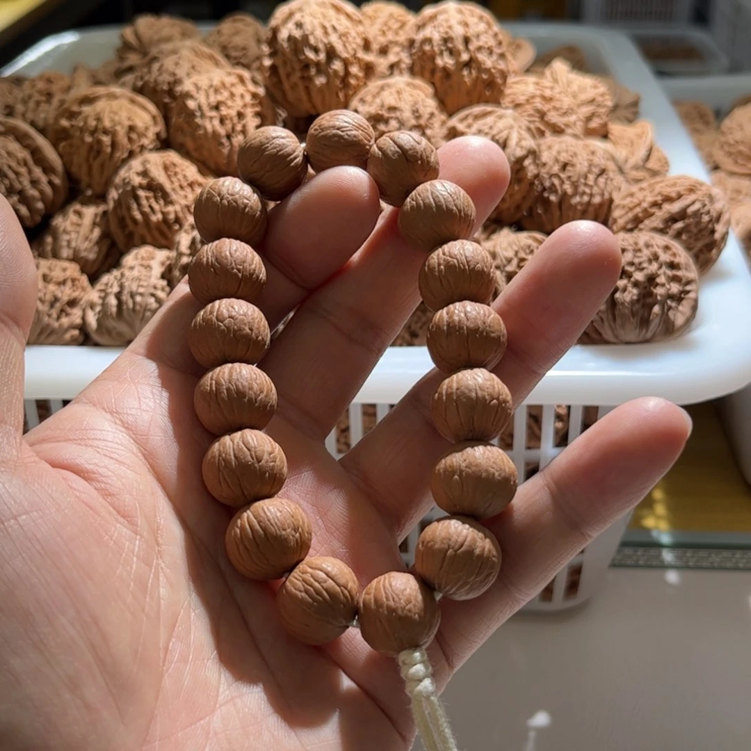 猴头核桃吊坠手持