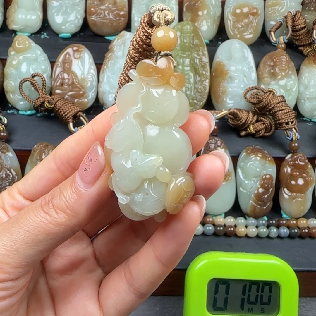 双***林未镶嵌和田玉挂件