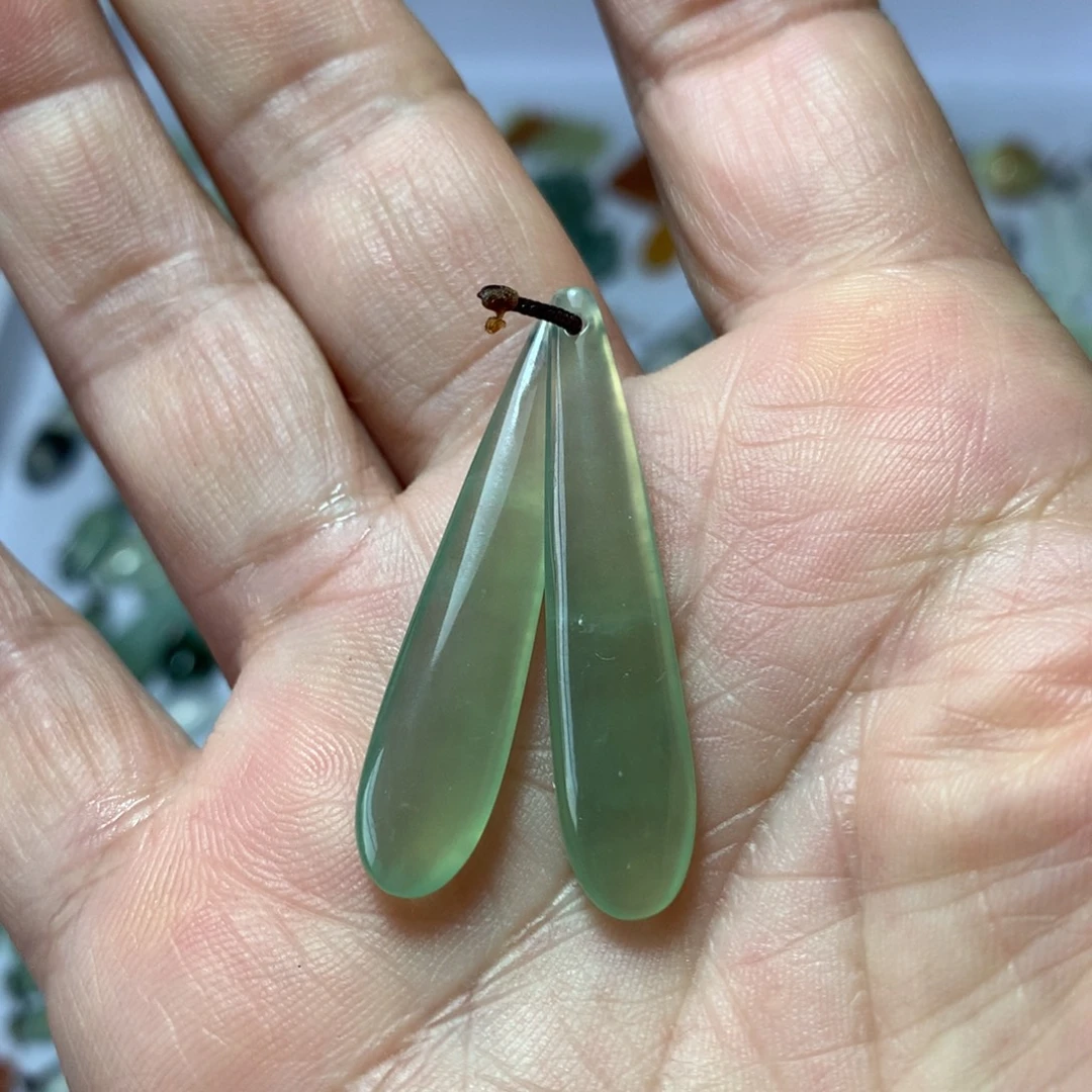 蛇纹石玉未镶嵌耳环