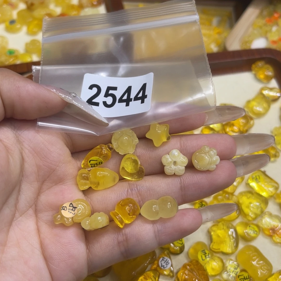 凉****琥珀未镶嵌珠宝奇石