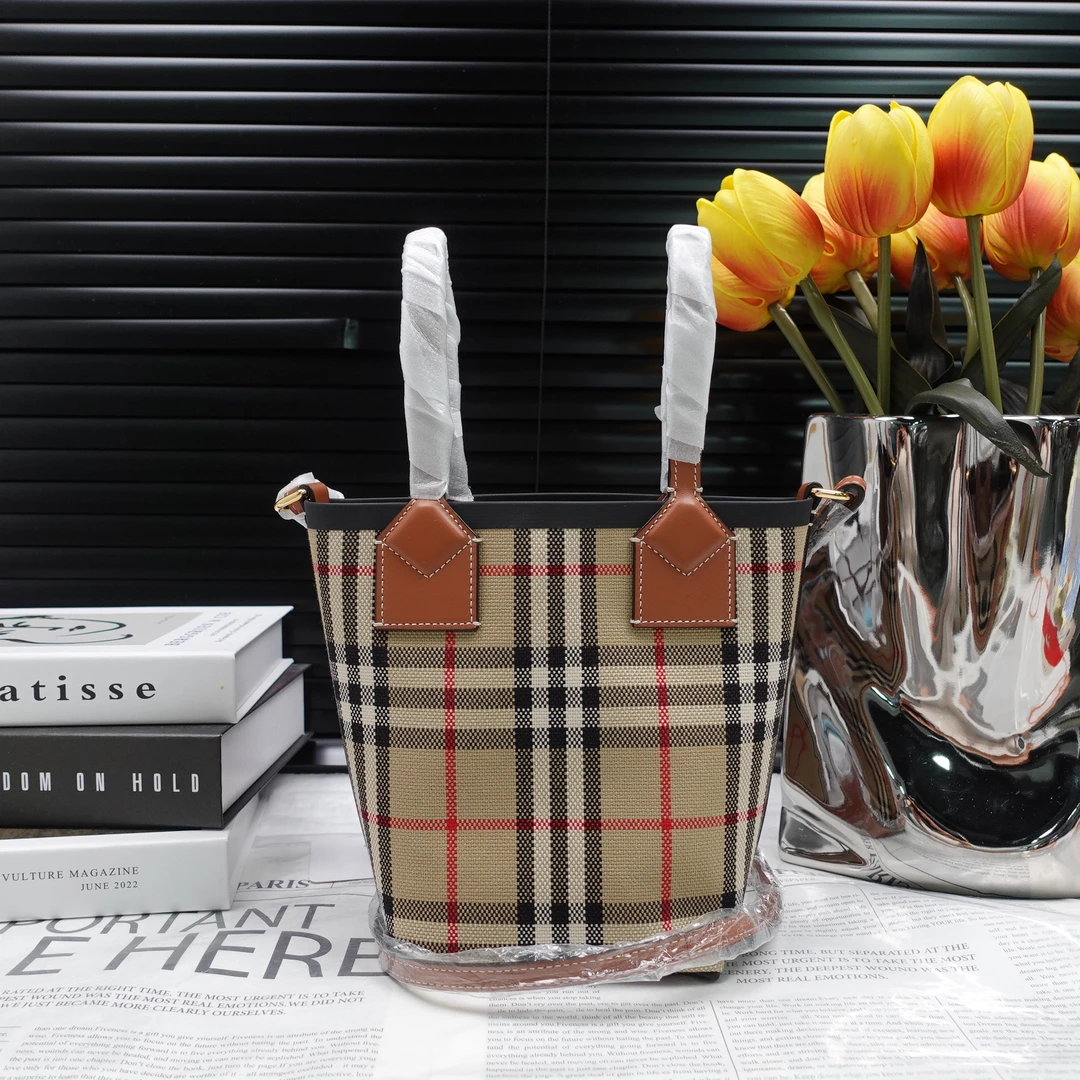 95新 BURBERRY/博柏利 单肩包/T10165120