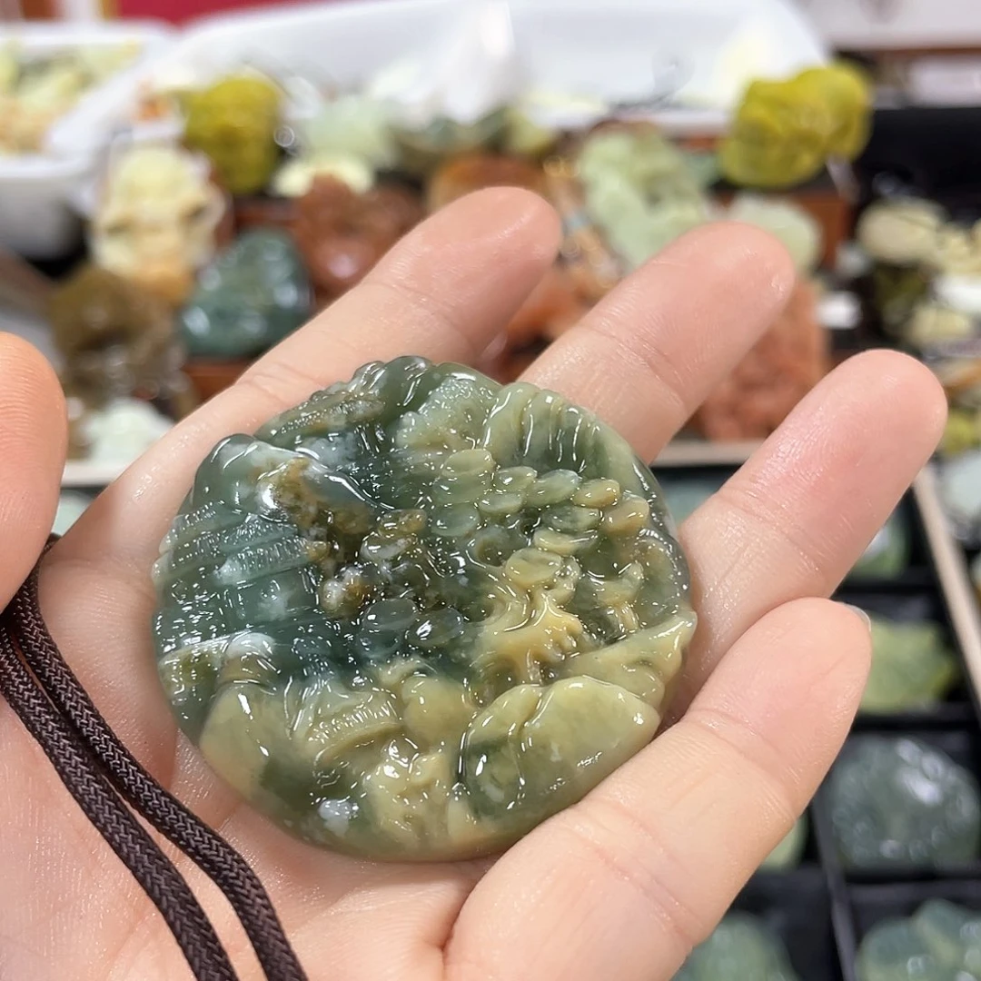 蛇纹石玉颈饰合金