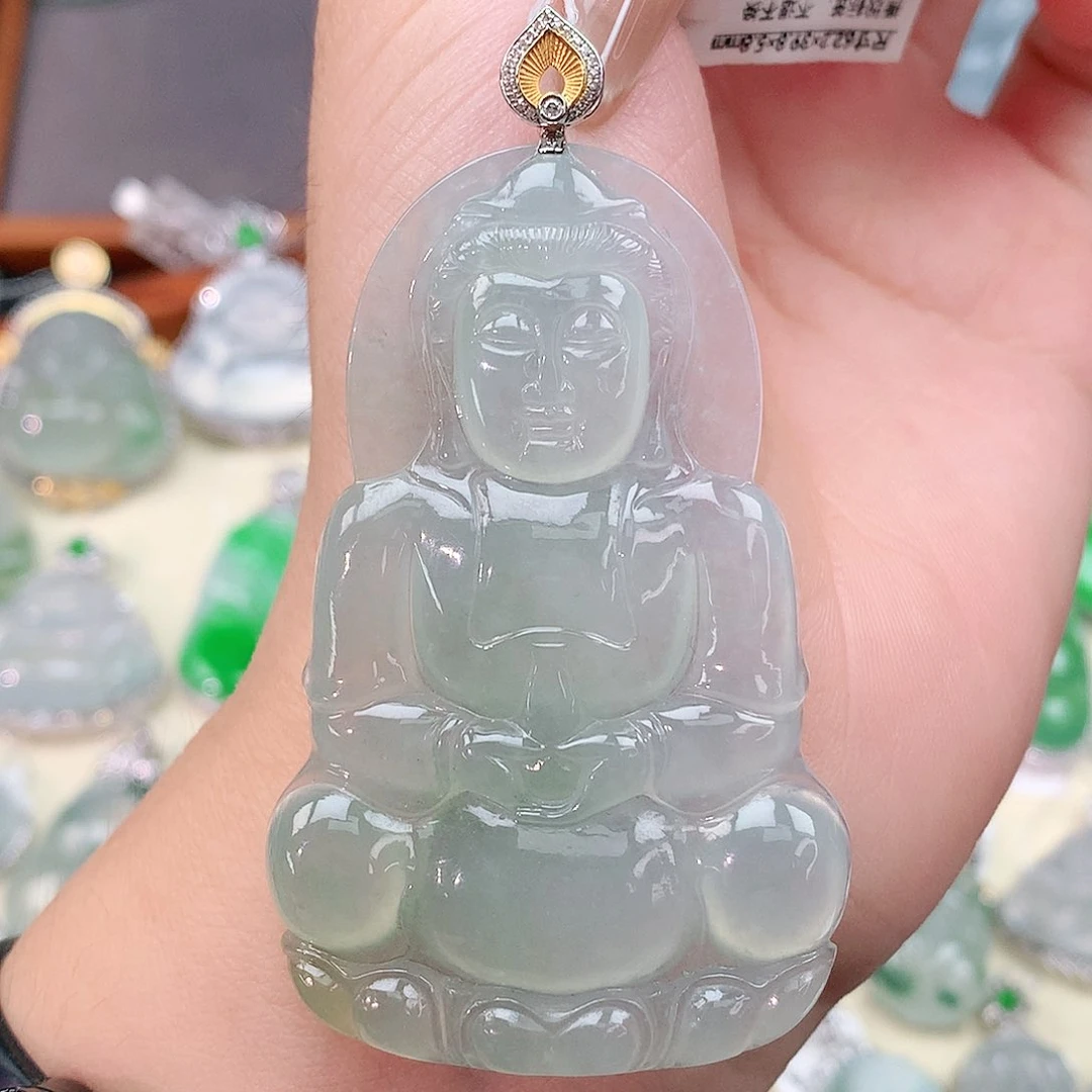 颈饰18K金镶嵌翡翠观音