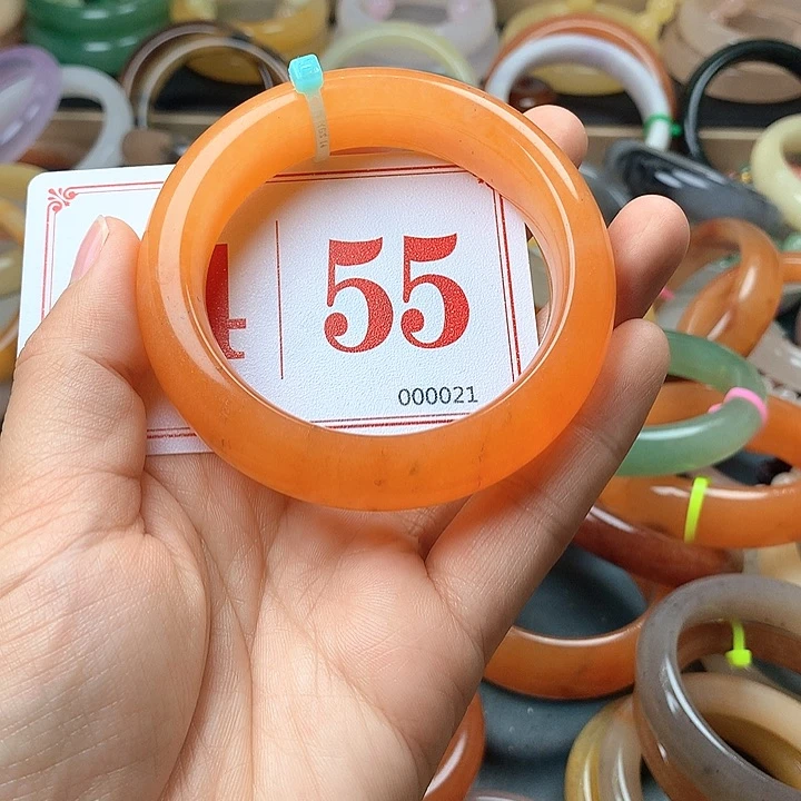 未镶嵌石英质玉（黄龙玉）手镯