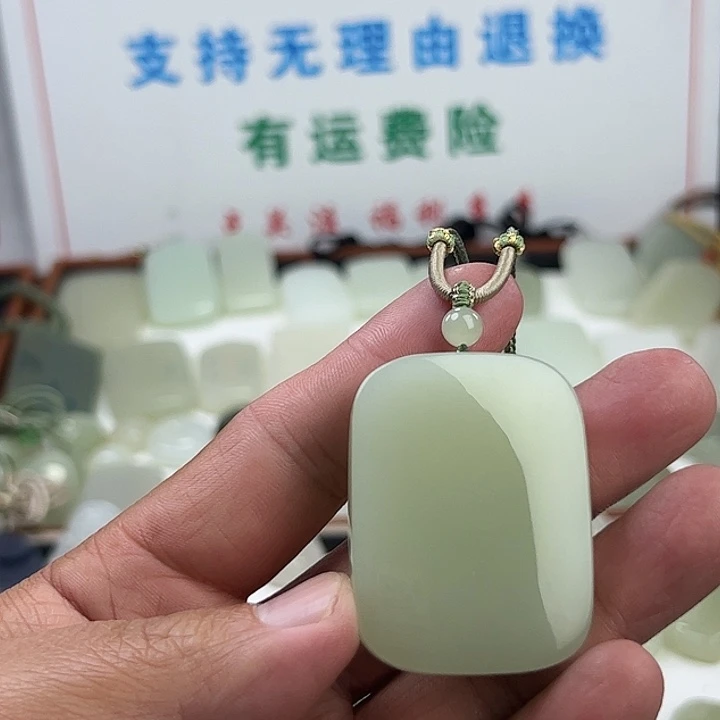 低***事颈饰未镶嵌和田玉