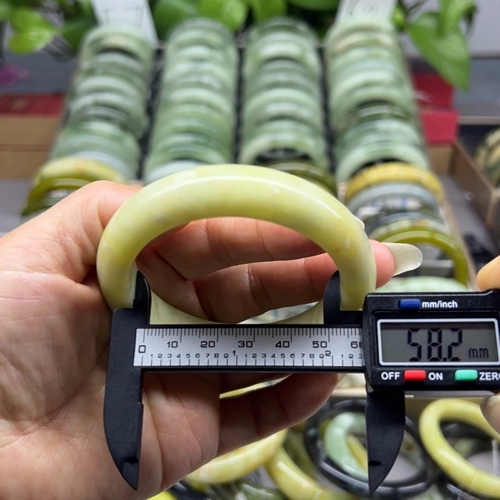 蛇纹石玉未镶嵌手镯23