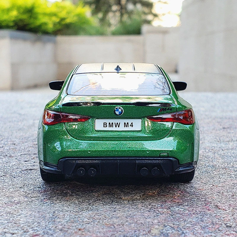 彩珀1:32宝马M4合金轿车汽车模型仿真金属车摆件声光开门玩具车模