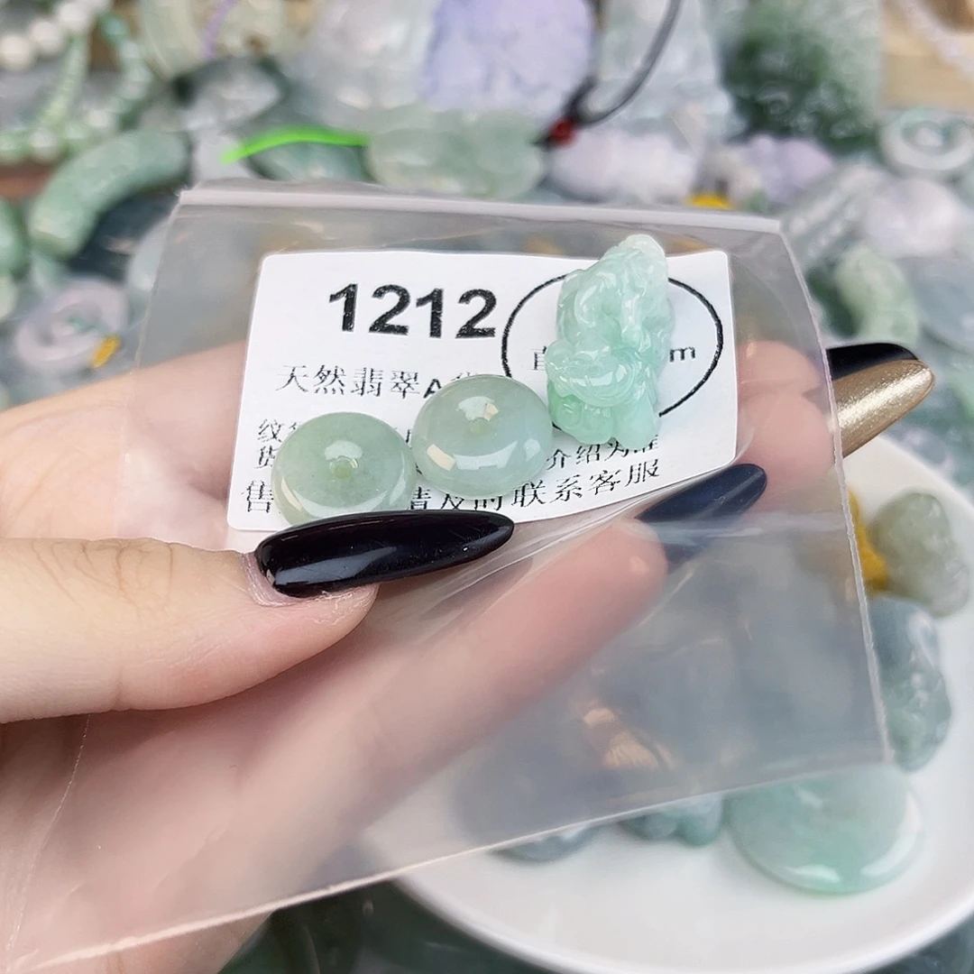 肆***⁷吊坠(不含链)未镶嵌翡翠