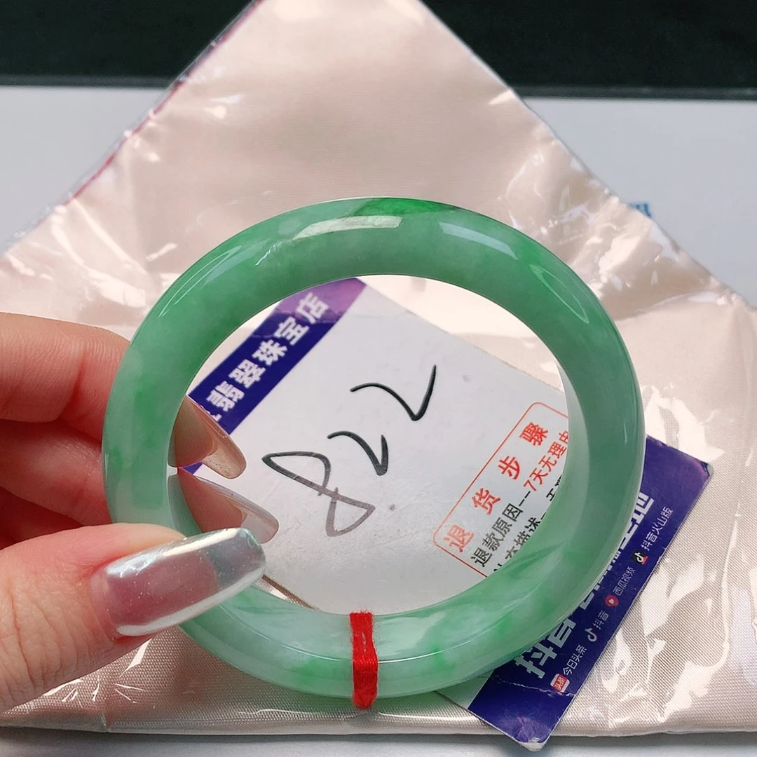 翡翠手镯未镶嵌翡翠手镯