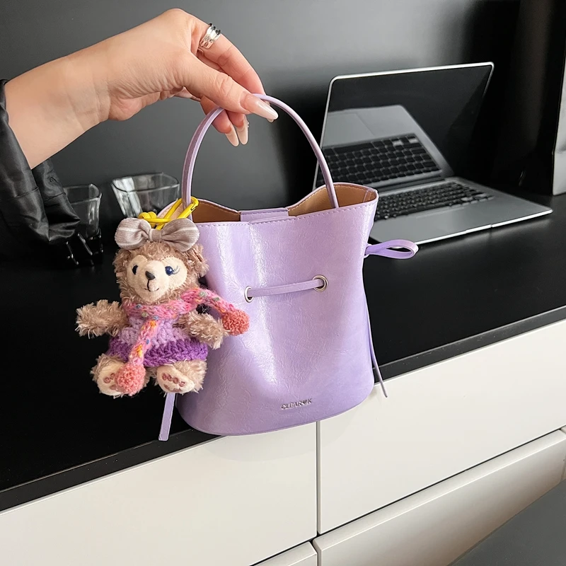 手拎时尚水桶包2025新款网红简约手提包洋气百搭单肩包韩版斜挎包