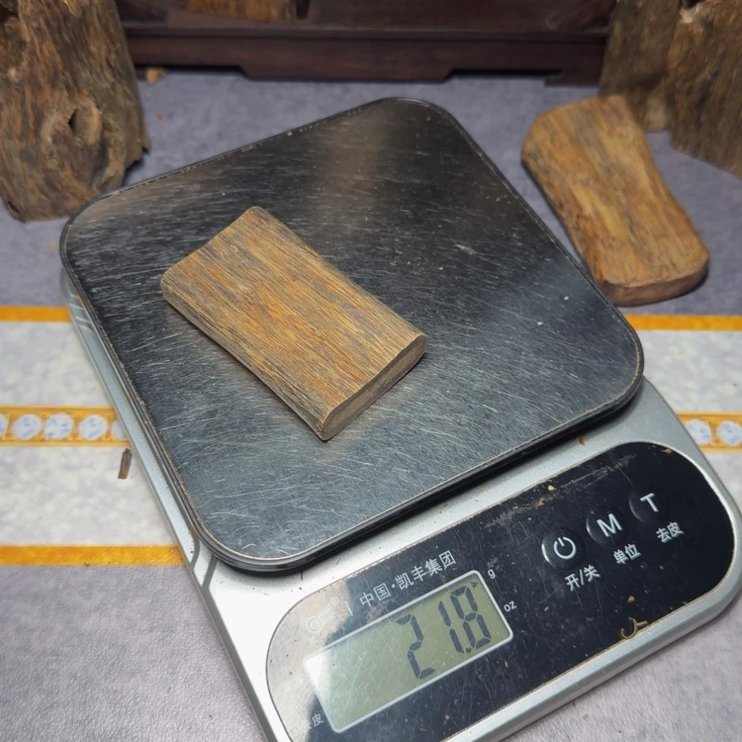 红***酒木白棋虫漏素牌21.8克