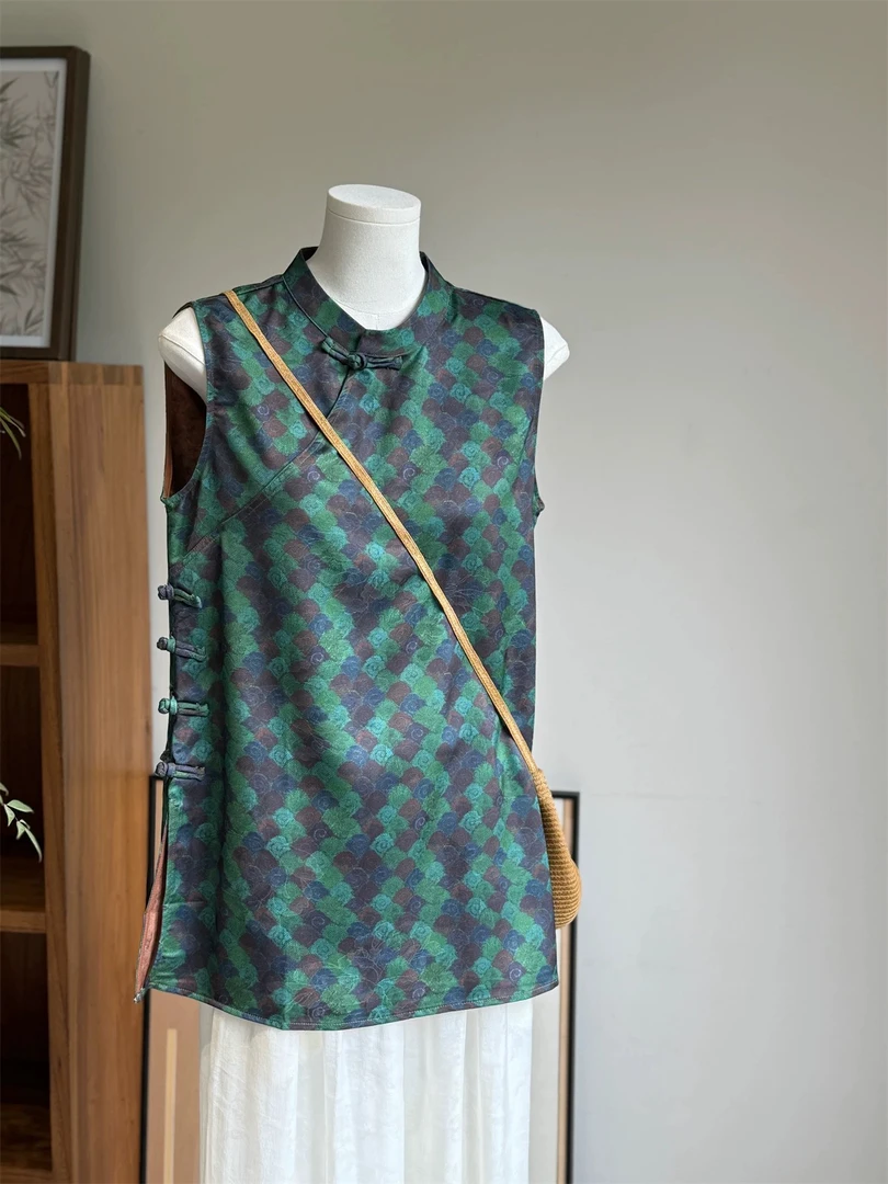 新中式绿色奥黛无袖上衣女中长款改良马甲夏旗袍式背心外单穿盘扣