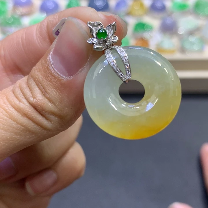 翡翠颈饰18K金镶嵌翡翠