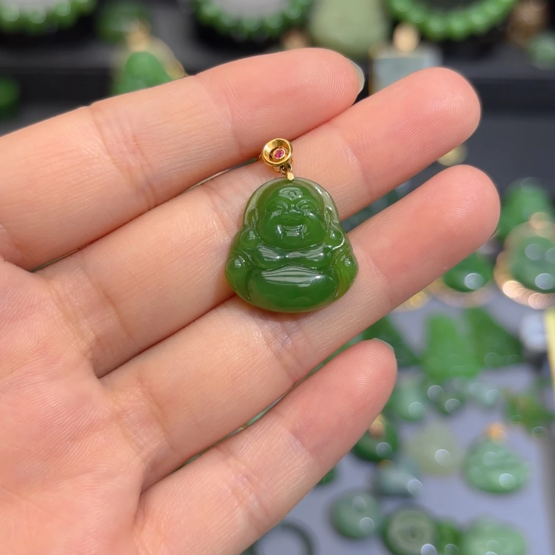 颈饰18K金镶嵌和田玉（碧玉）