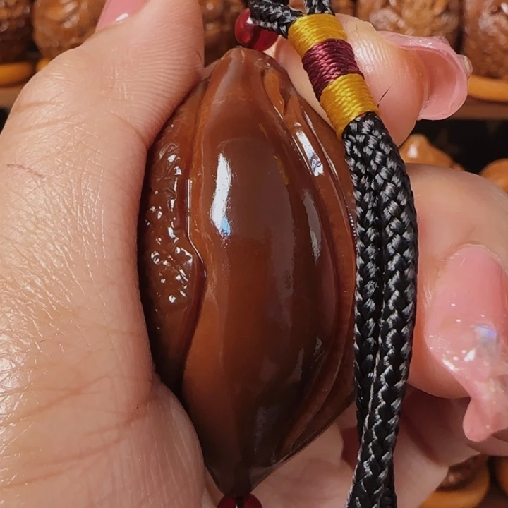 橄榄核把件玉华三面手把件36