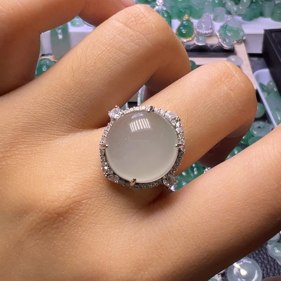 石英质玉（非洲翠）未镶嵌颈饰