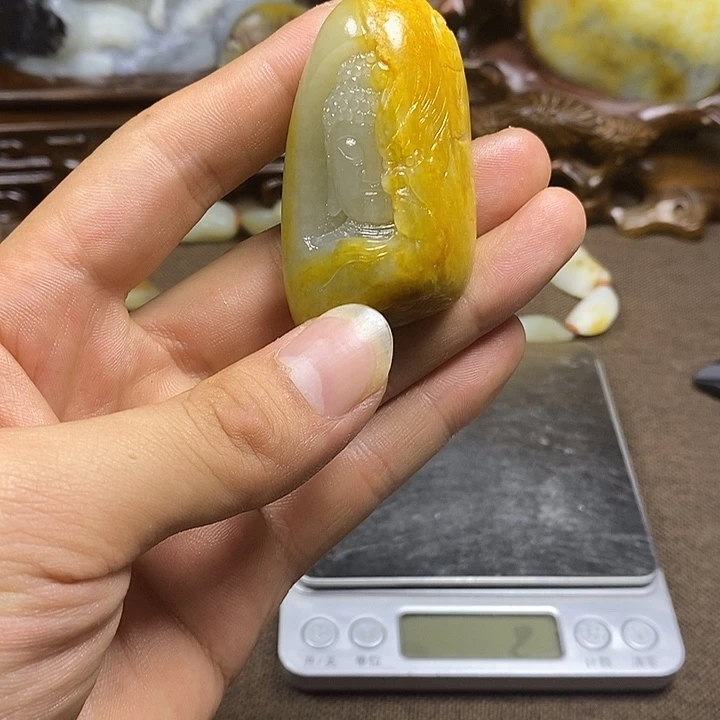 和田玉未镶嵌把件