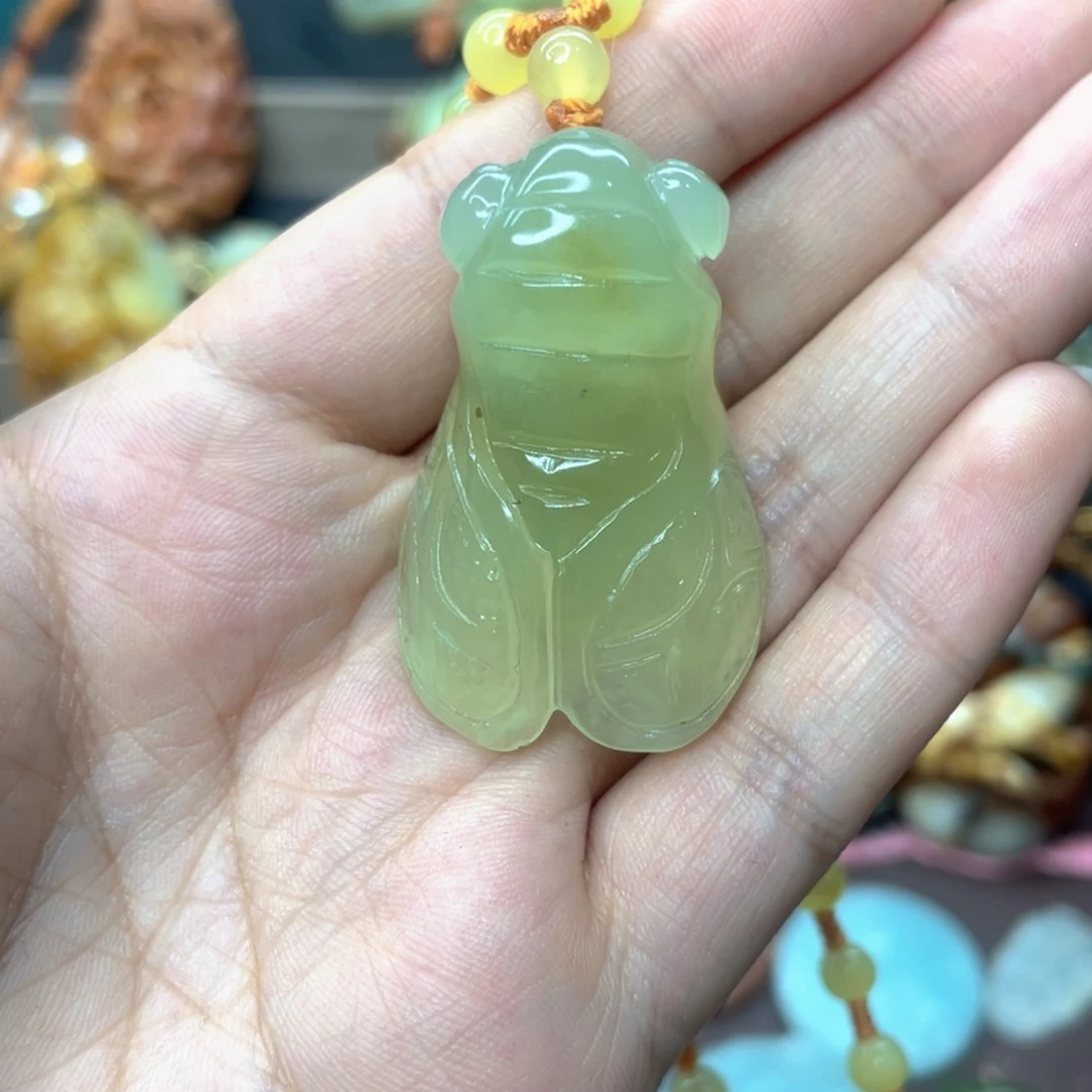 蛇纹石玉颈饰未镶嵌