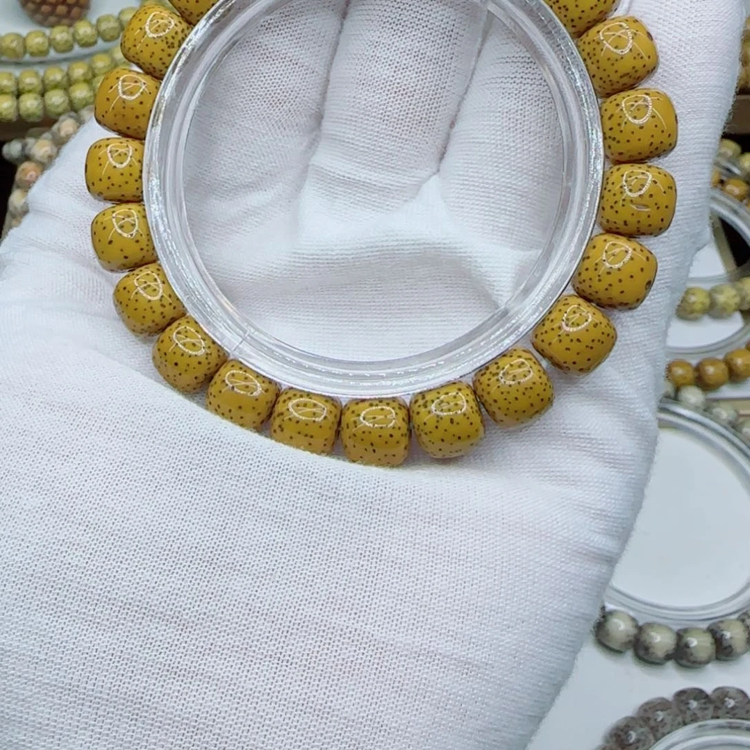 宸***杺星月菩提手串鸡油黄10×9