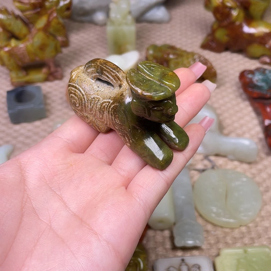 蛇纹石玉未镶嵌颈饰