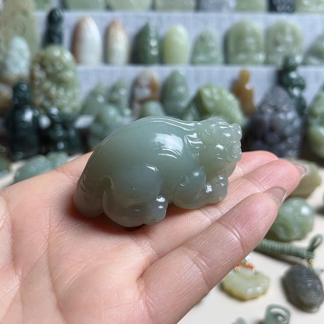 沙***鹰和田玉未镶嵌把件