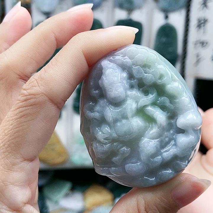 颈饰足铂镶嵌翡翠翡翠