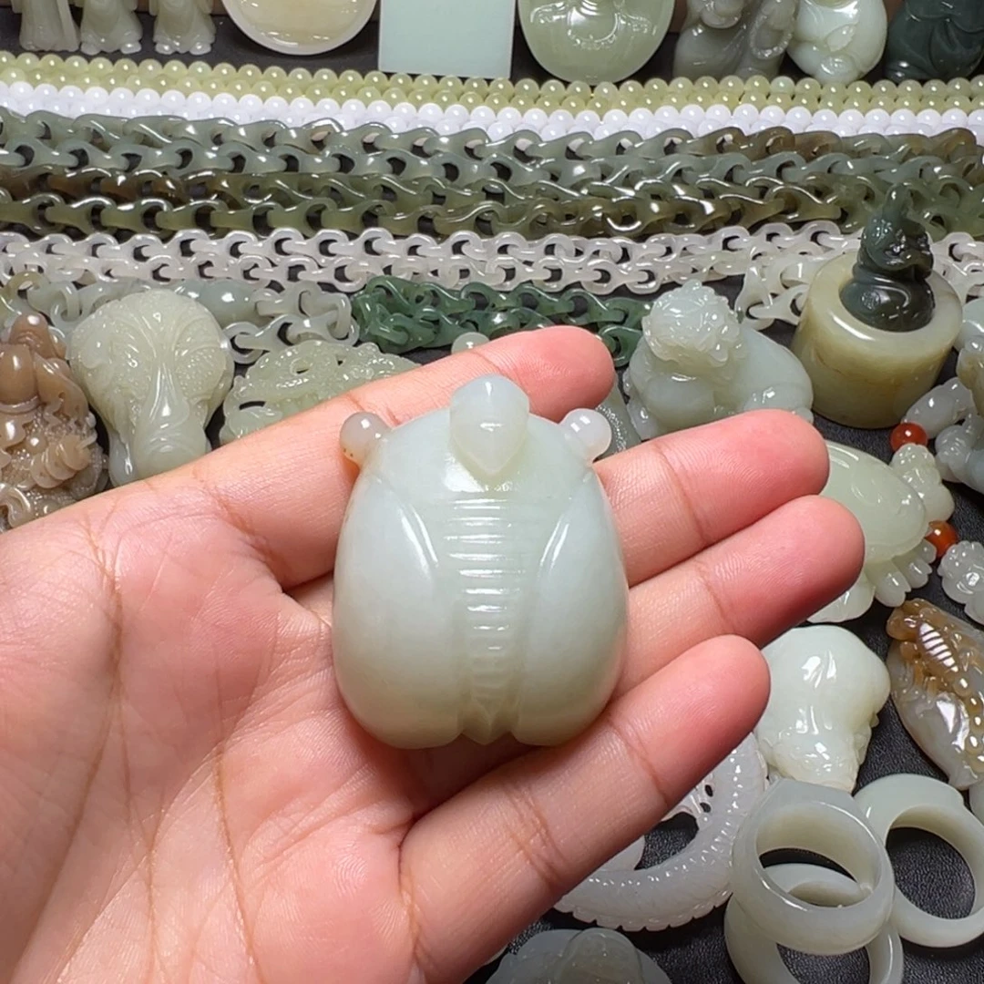 东***风和田玉未镶嵌颈饰