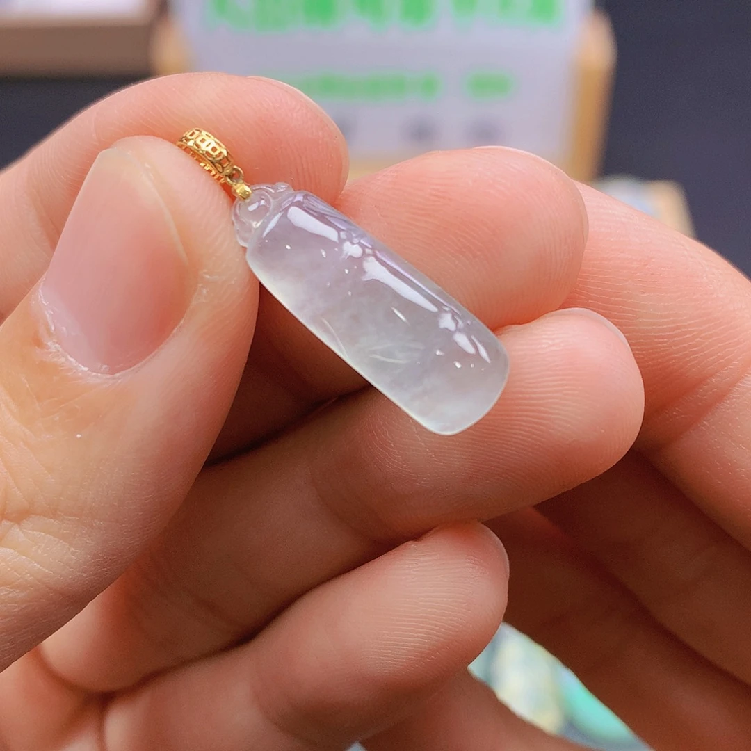 翡翠18K金镶嵌颈饰翡翠