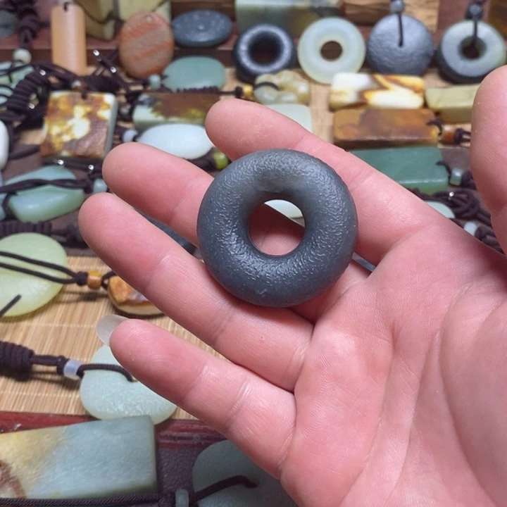 蛇纹石玉挂件未镶嵌@****