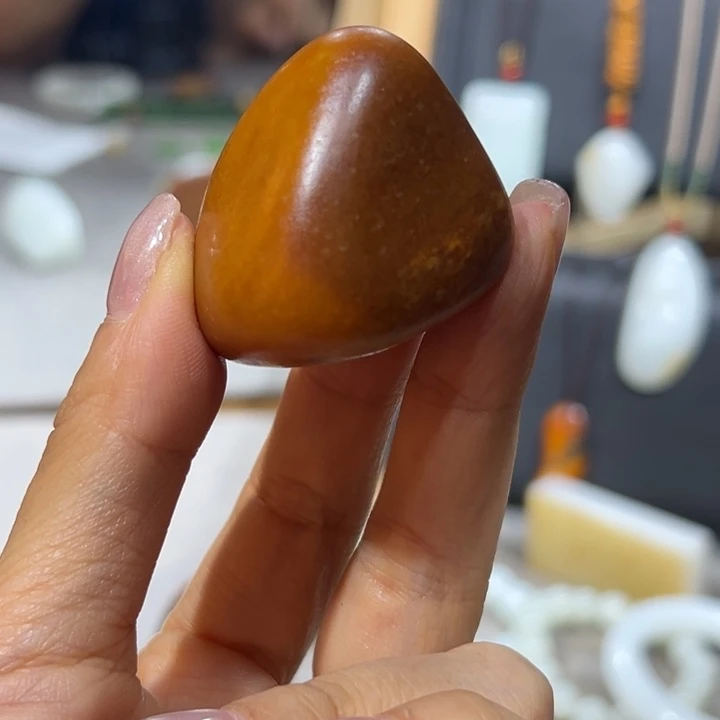 和田玉未镶嵌颈饰虚**阴