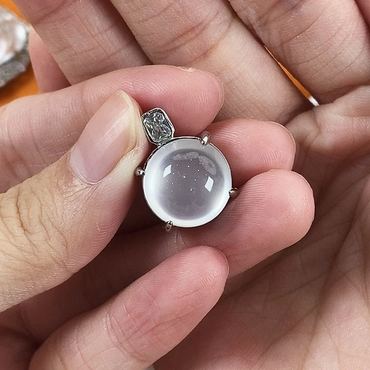 石英质玉合金颈饰