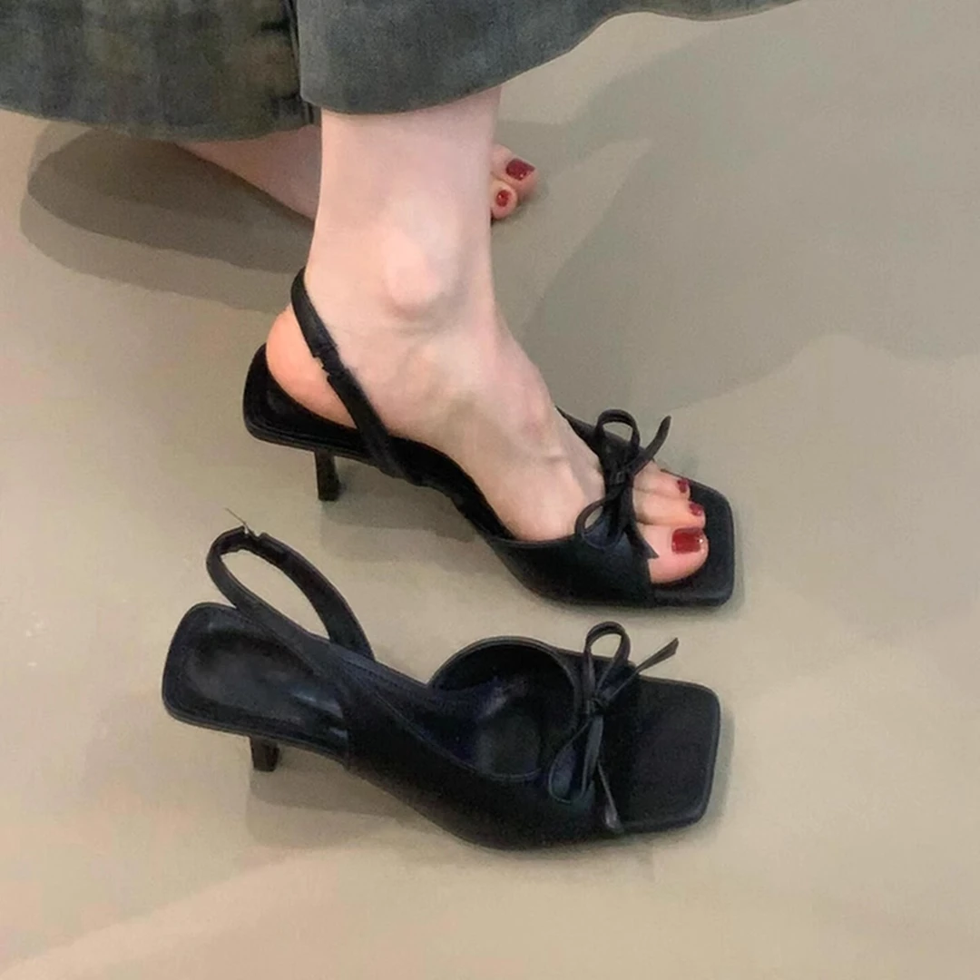 江心白新款蝴蝶结后绊带高跟鞋女夏季外穿一字带气质露趾方头凉鞋