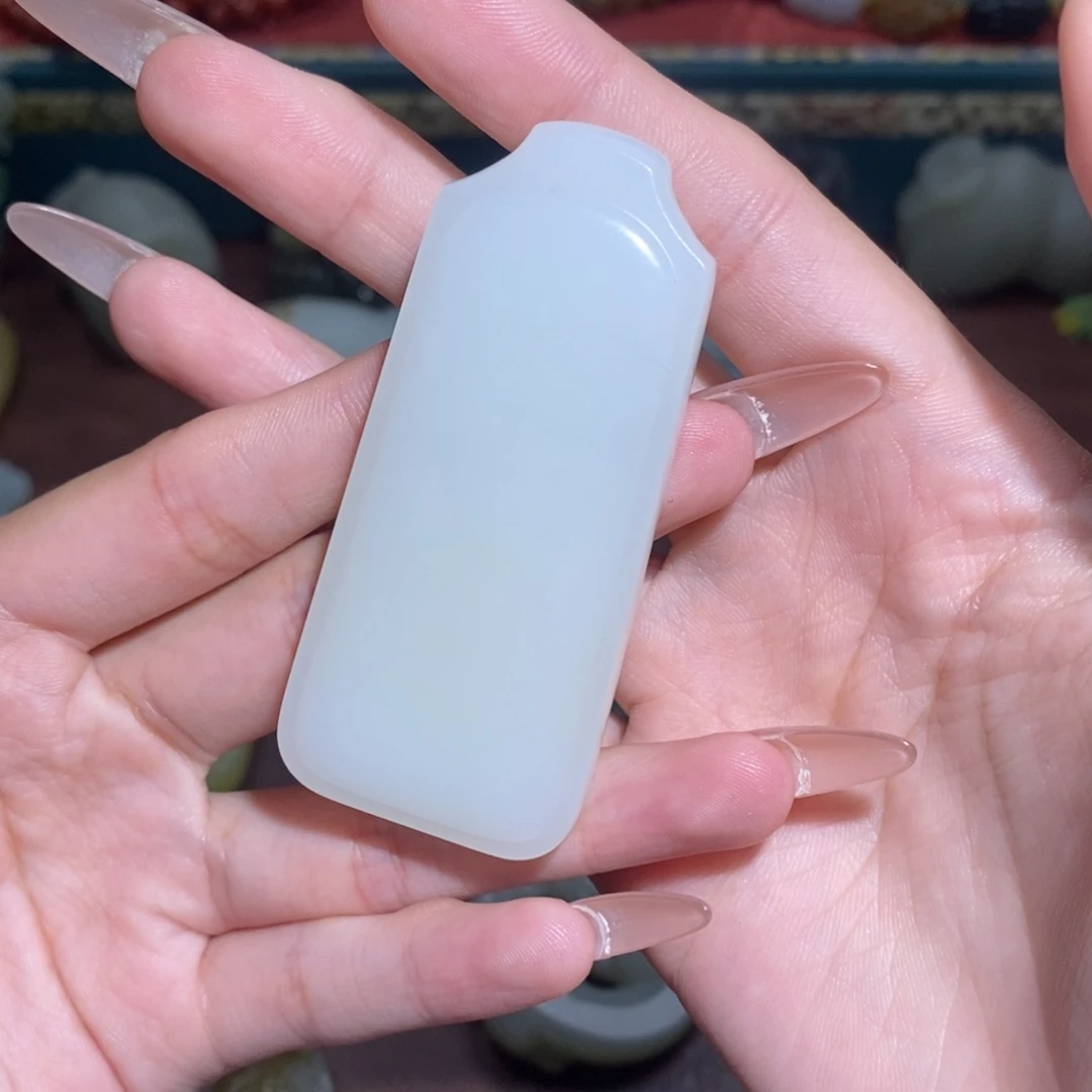 常***静和田玉未镶嵌颈饰